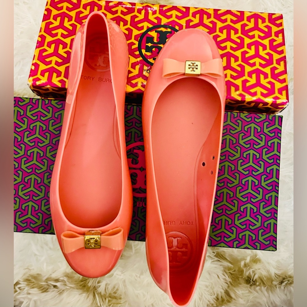 NIB Tory Burch Pink Jelly Ballet Flats with Gold Bow Size 9